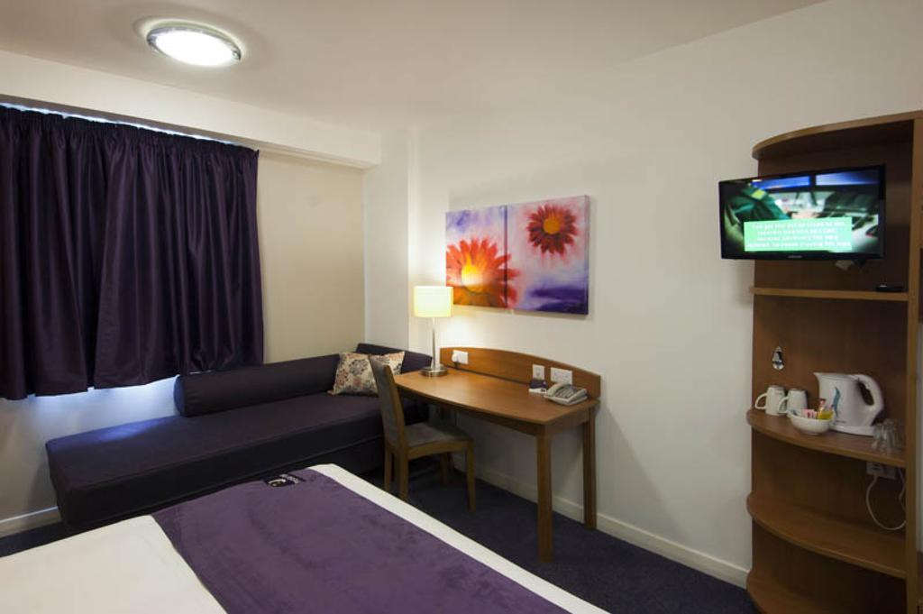 Premier Inn Horsham Exterior photo