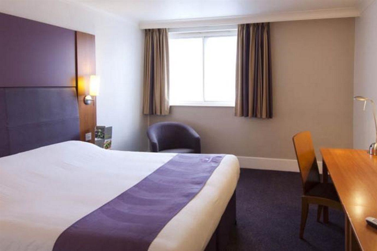 Premier Inn Horsham Exterior photo